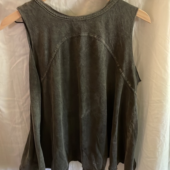 Tank - Picture 2 of 3